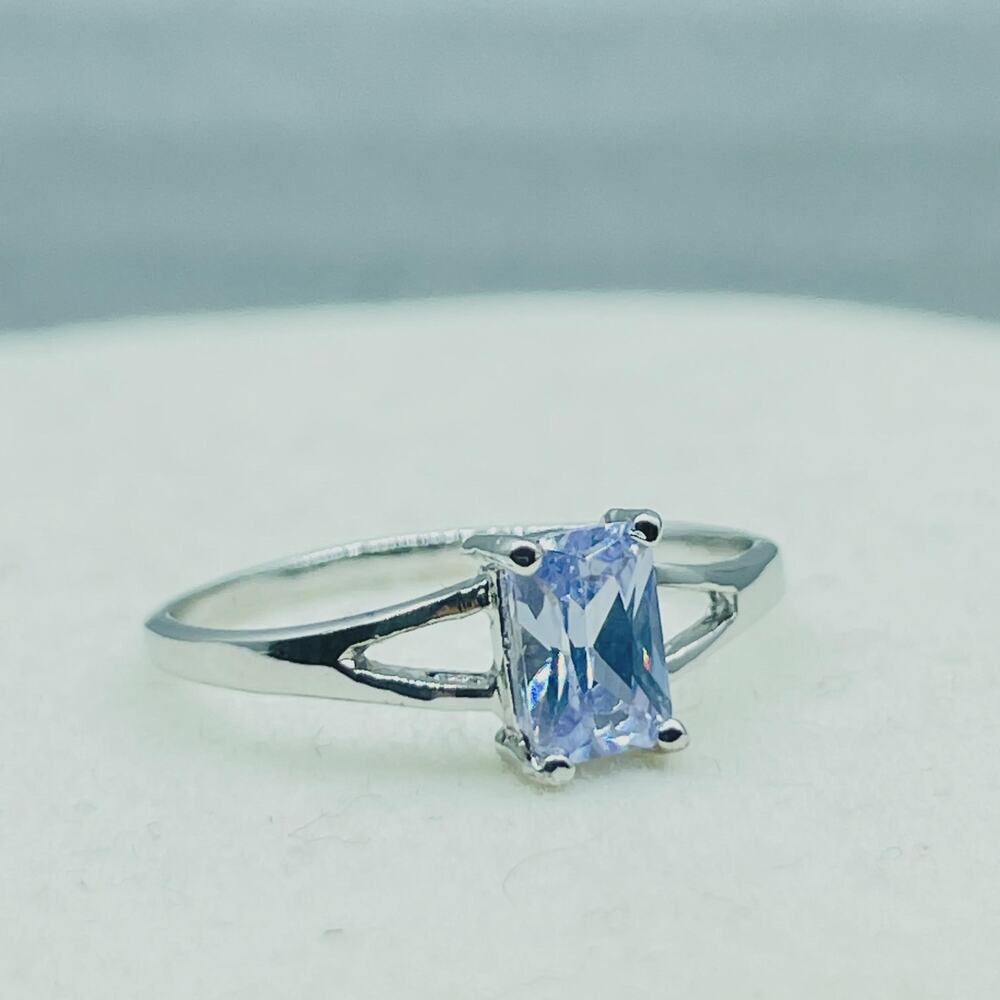 Vintage 925 Sterling Silver Lavender Cubic Zirconia Emerald Cut Solitaire Ring - Picture 10 of 11